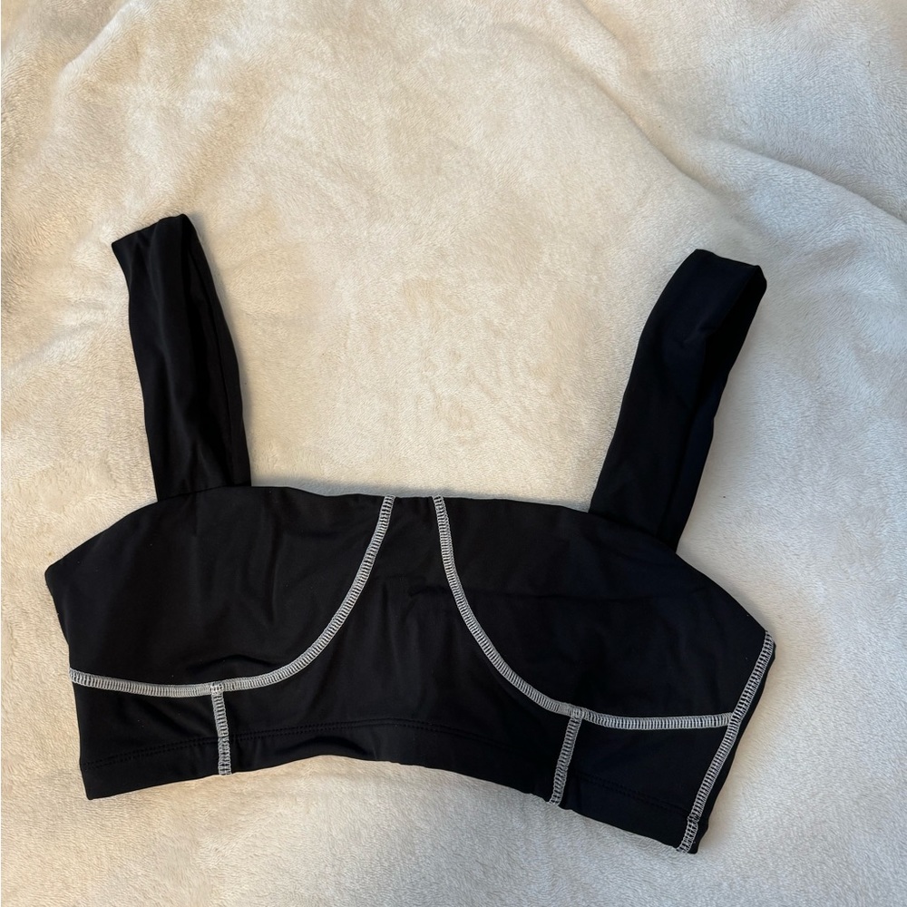 WeWoreWhat Black Cropped Sports Bra with Contrast Stitching